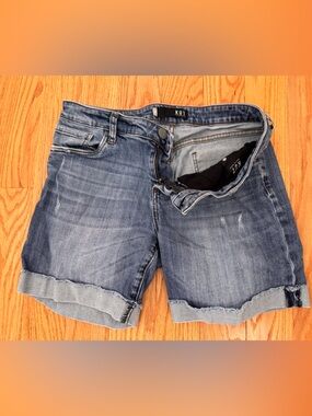 Kut from the Kloth Women's Medium Blue Rolled Cuff Denim Shorts